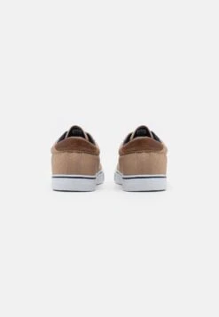 Pier One Unisex - Sneakers Laag - Brown 8 Pier One Unisex - Sneakers Laag - Brown -Pier One Winkel 0667ac52398a4cb28ca9239f7e349af9