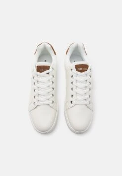 Pier One Sneakers Laag - White -Pier One Winkel a459a37a54644a3aa05e27c6f0a40515