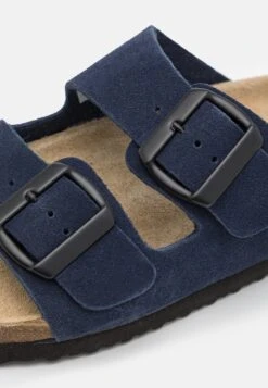 Pier One Leather Unisex - Pantoffels - Dark Blue 11 Pier One Leather Unisex - Pantoffels - Dark Blue -Pier One Winkel a5a88158e25a4eb4b3e59dc262861c25